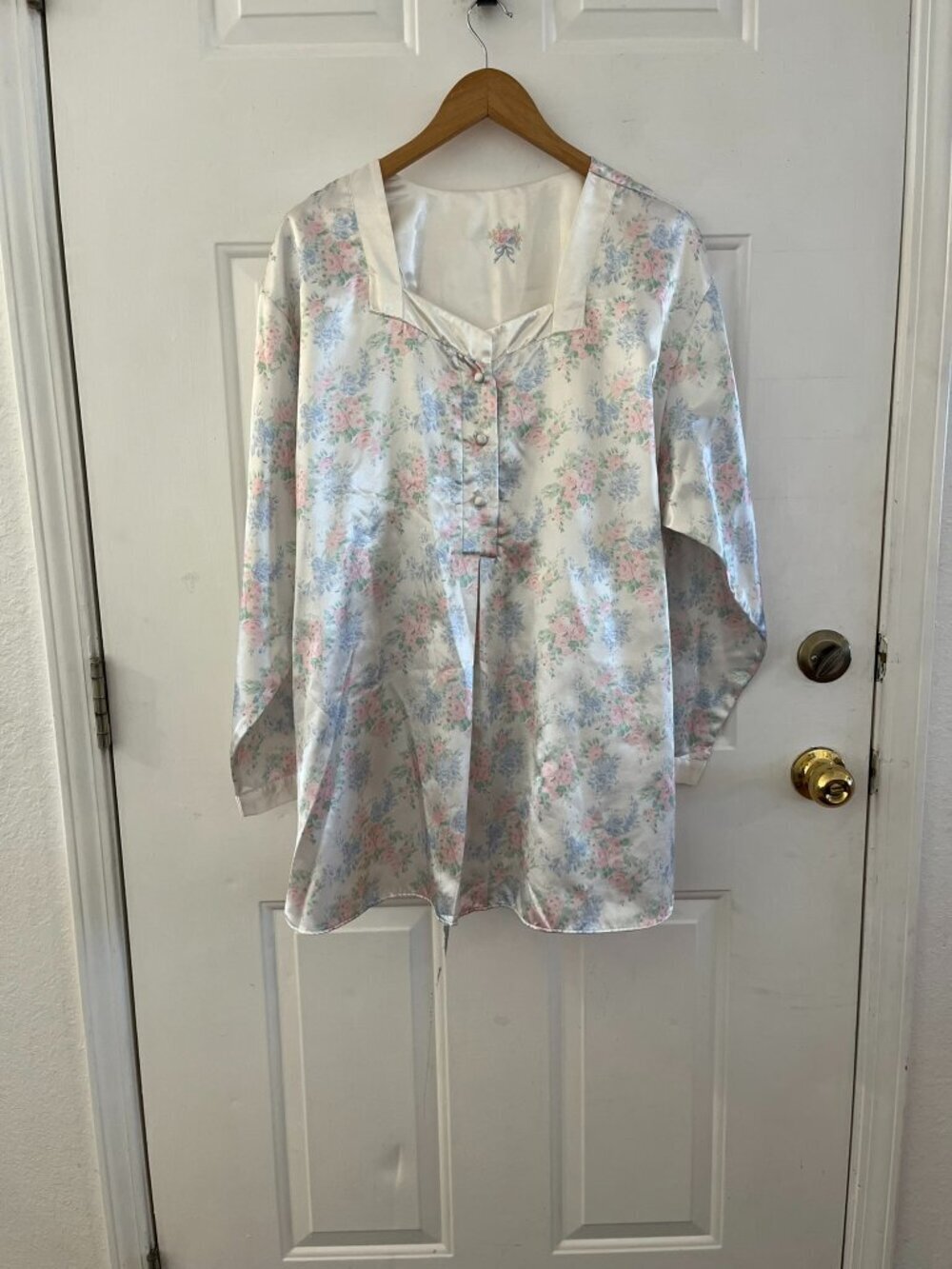 Erica Taylor Woman's White Floral Lovely Satin Pajama Set Sz Lr